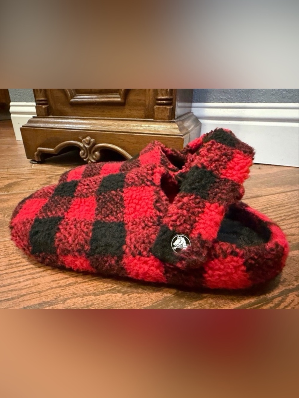 CROCS NEW Red and Black Buffalo Plaid Fuzzy Slippers (women’s 9 men’s 7)